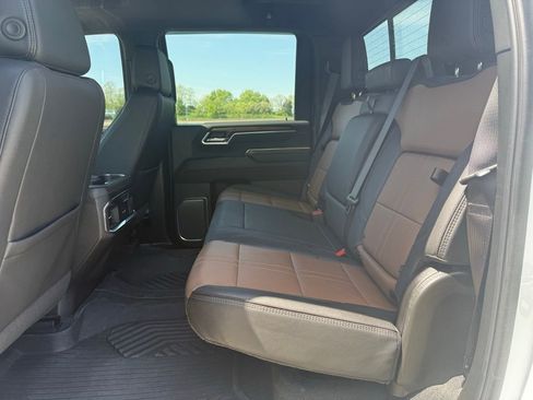 Used 2025 Chevrolet Silverado 2500 High Country w/ High Country Premium Package AWD/4WD image 13