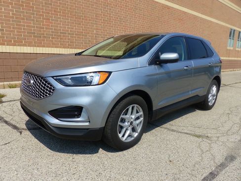Used 2024 Ford Edge SEL AWD/4WD image 5