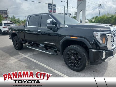 Used 2026 GMC Sierra 2500 Denali AWD/4WD image 1