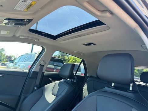 Certified 2025 Kia Niro EX Touring FWD image 4