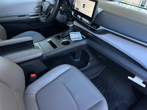 New 2026 Toyota Sienna XLE image 16