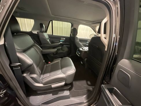 Used 2025 Ford Expedition Max Platinum w/ Driver's Package AWD/4WD image 16