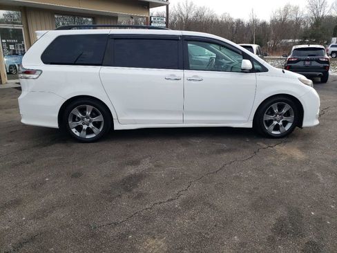 Used 2014 Toyota Sienna SE image 6