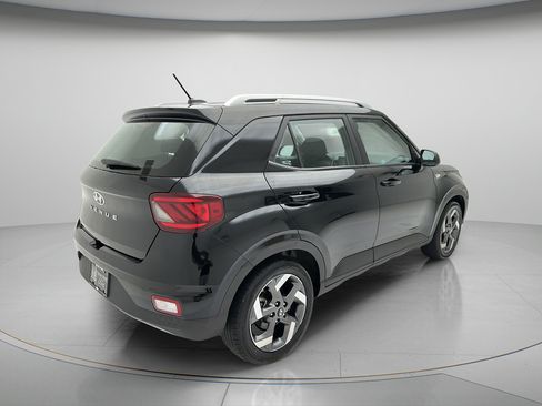 Used 2025 Hyundai Venue SEL FWD image 5