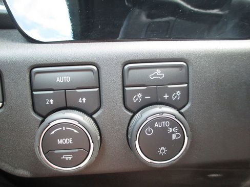 Used 2025 Chevrolet Silverado 1500 LT w/ LPO, Dark Essentials Package AWD/4WD image 27