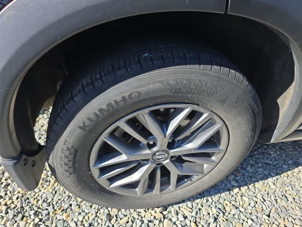 Used 2023 Nissan Rogue S AWD/4WD image 10