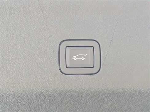 Certified 2025 Chevrolet Tahoe Z71 image 11