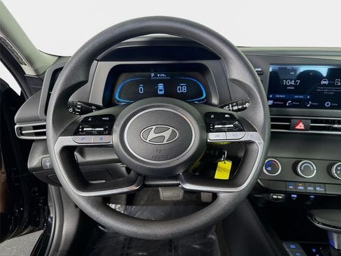 Certified 2026 Hyundai Elantra SE FWD image 12