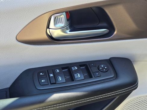 Used 2024 Chrysler Voyager LX FWD image 25