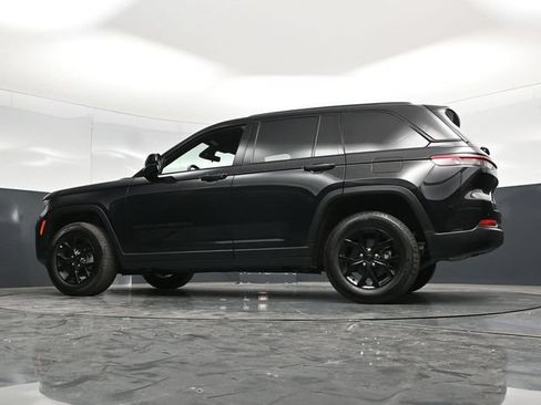 Used 2025 Jeep Grand Cherokee Altitude AWD/4WD image 56