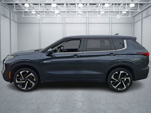 Used 2024 Mitsubishi Outlander 4WD Plug-In Hybrid image 2
