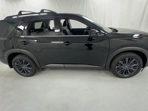 New 2026 Nissan Pathfinder SL w/ SL Premium Package AWD/4WD image 2