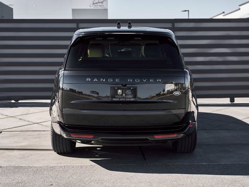 Used 2023 Land Rover Range Rover SE image 14