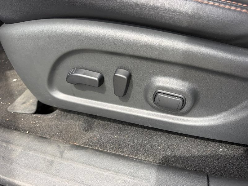 Used 2020 Nissan Pathfinder SL AWD/4WD image 37