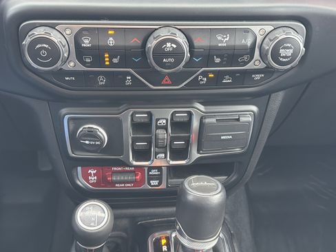 Used 2023 Jeep Gladiator Rubicon w/ LED Lighting Group image 9