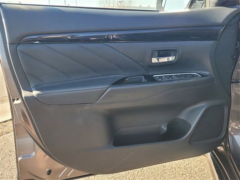 Used 2018 Mitsubishi Outlander SEL image 18