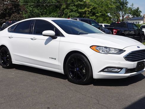Used 2018 Ford Fusion SE w/ Equipment Group 601A FWD image 4