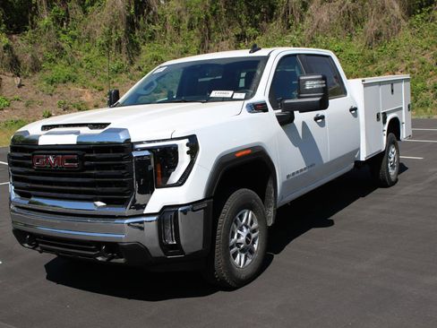New 2026 GMC Sierra 2500 Pro w/ Convenience Package AWD/4WD image 2