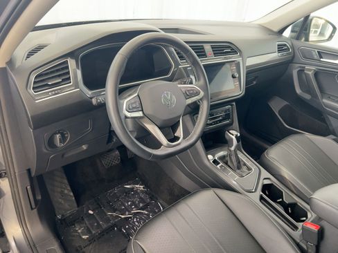 Used 2024 Volkswagen Tiguan SE image 4