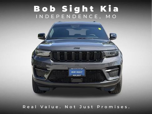 Used 2025 Jeep Grand Cherokee Altitude AWD/4WD image 21