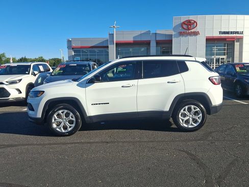 Used 2024 Jeep Compass Latitude AWD/4WD image 7
