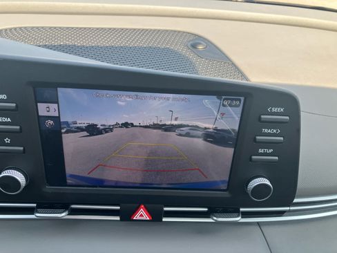 Used 2024 Hyundai Elantra SE FWD image 14