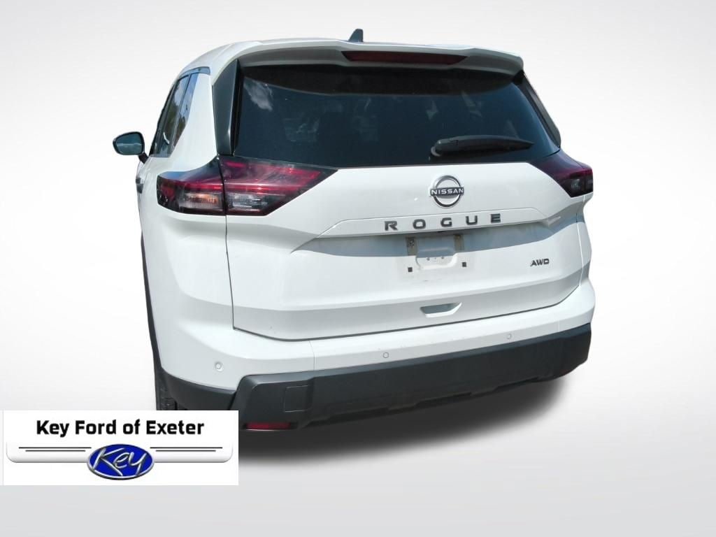 Used 2024 Nissan Rogue S AWD/4WD image 10