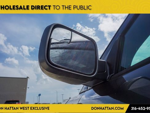 Used 2019 Ford Explorer XLT image 35