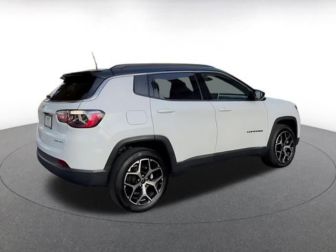 Used 2025 Jeep Compass Limited image 15