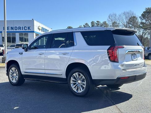 Used 2024 GMC Yukon SLT w/ SLT Premium Package image 8