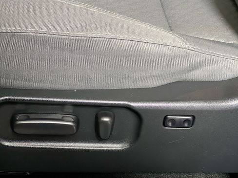 Used 2022 Toyota Tacoma SR5 w/ Technology Package image 15