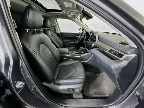 Certified 2024 Toyota Highlander XLE FWD image 29