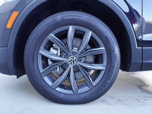 Used 2022 Volkswagen Tiguan SE image 23