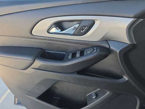 Used 2023 Chevrolet Traverse LT image 24