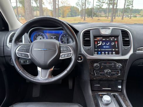 Used 2022 Chrysler 300 Touring L w/ Safetytec Plus Group image 3