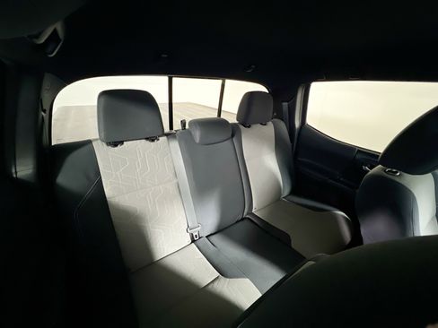 Used 2021 Toyota Tacoma TRD Off-Road image 33