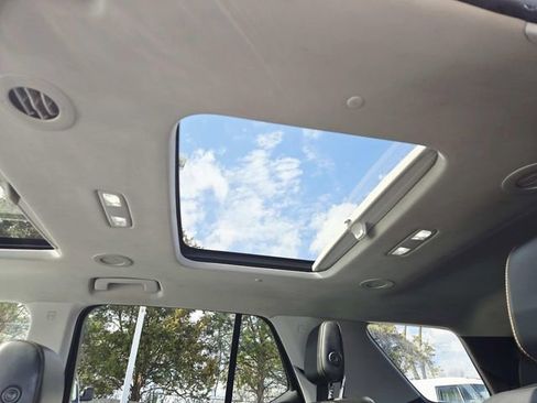 Used 2018 Chevrolet Traverse LT image 7