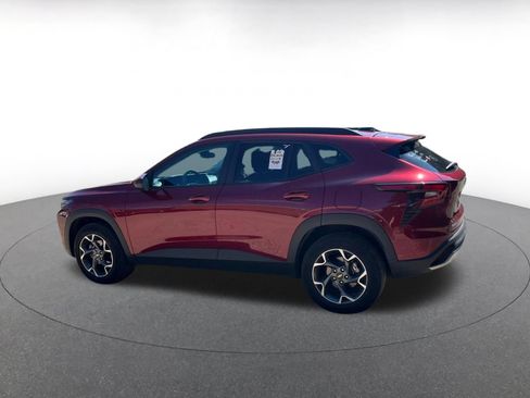 Used 2025 Chevrolet Trax LT FWD image 10