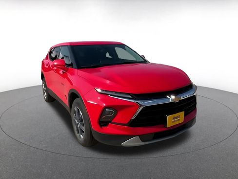 Used 2025 Chevrolet Blazer LT FWD image 3