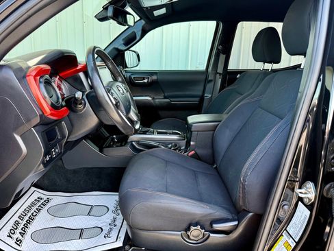 Used 2019 Toyota Tacoma TRD Sport AWD/4WD image 27