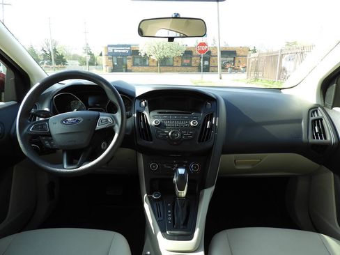Used 2016 Ford Focus SE FWD image 21