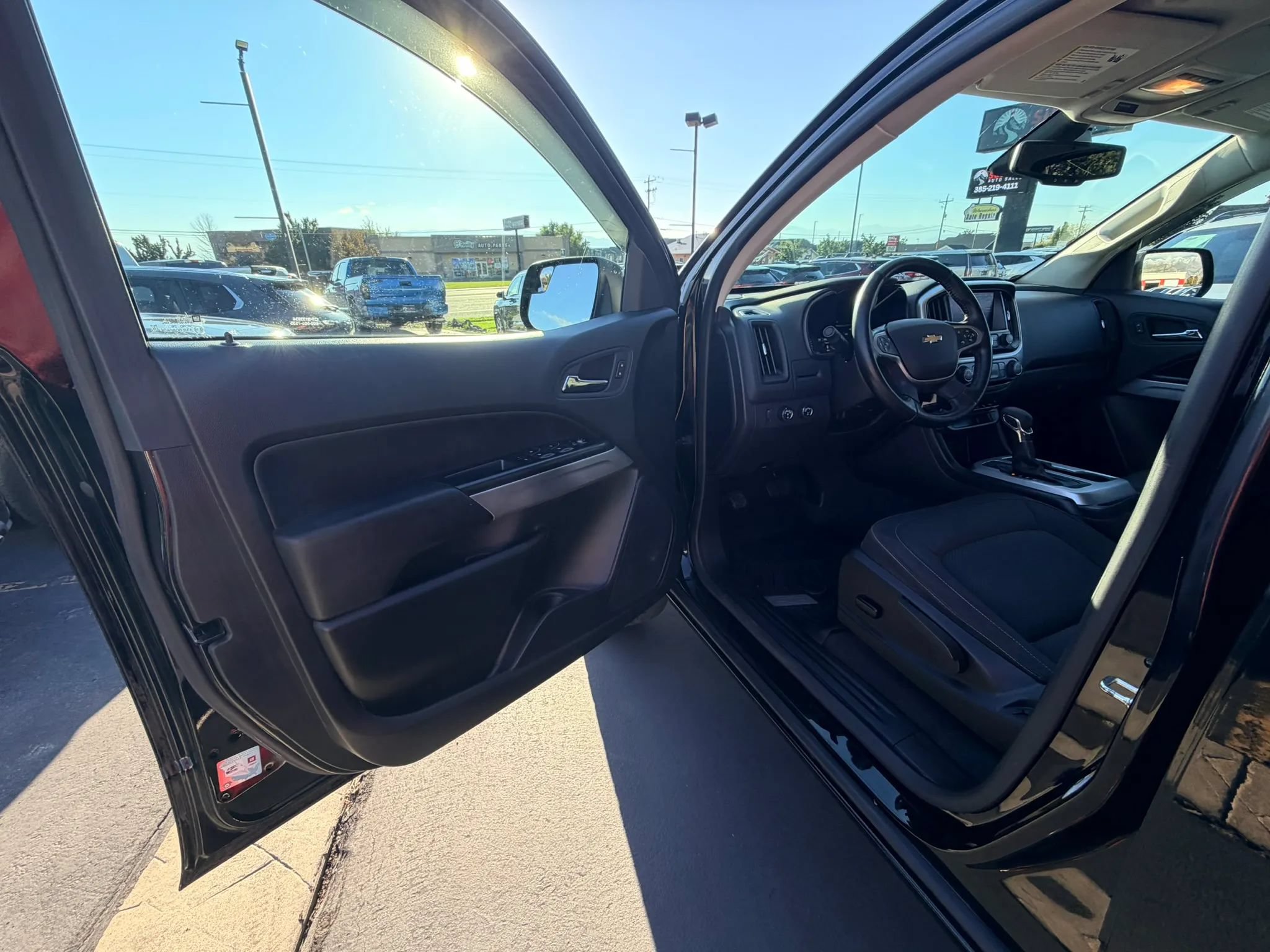 Used 2022 Chevrolet Colorado LT w/ Safety Package AWD/4WD image 9