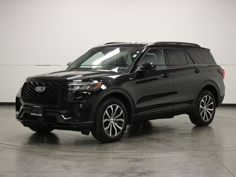 Used 2025 Ford Explorer ST-Line AWD/4WD image 4