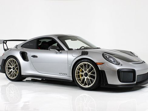 Used 2018 Porsche 911 GT2 RS RWD image 9