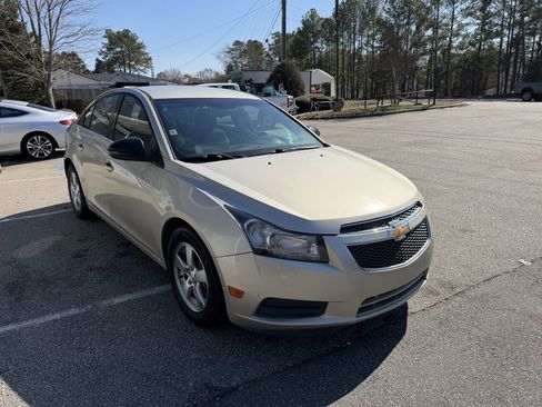 Used 2014 Chevrolet Cruze LT FWD image 3