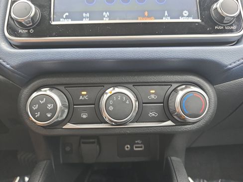 Used 2025 Nissan Versa SV w/ Trunk Package FWD image 21