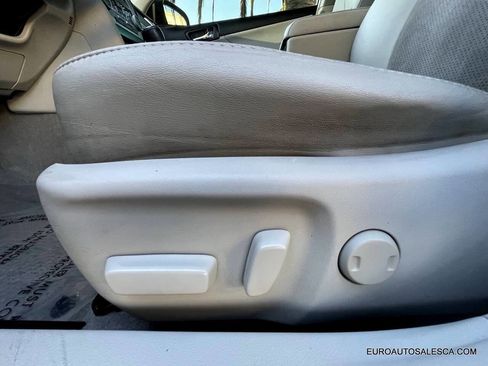 Used 2012 Toyota Camry XLE image 32