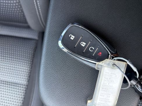 Used 2025 Chevrolet Trax LT FWD image 21