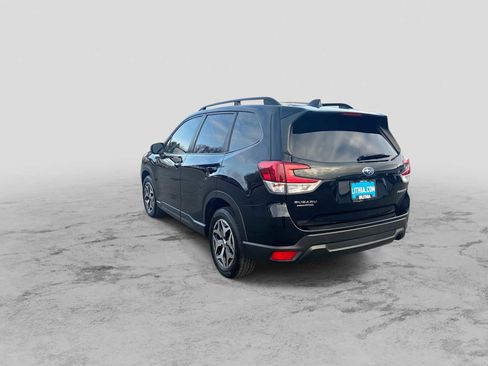Used 2021 Subaru Forester Premium image 6