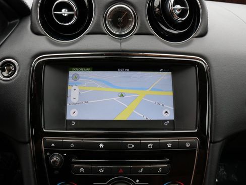 Used 2017 Jaguar XJ R-Sport AWD/4WD image 33